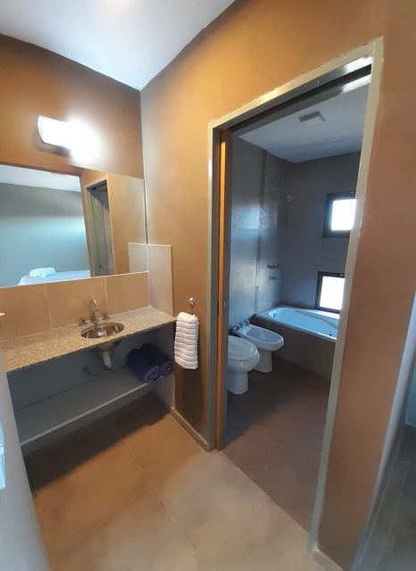 SUITE PREMIU CON BAÑERA CON HIDROMASAJES - CheckinFans