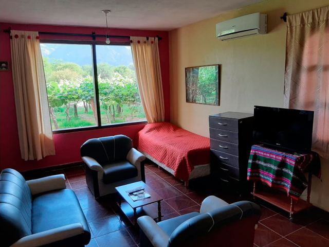 Cabaña planta baja con vistas panorámicas montañas y viñedos - CheckinFans
