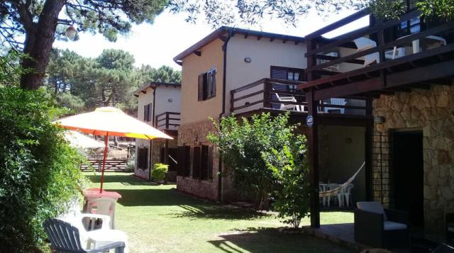 Foto principal de Mirando al Bosque Complejo de Cabañas en Villa Gesell - CheckinFans
